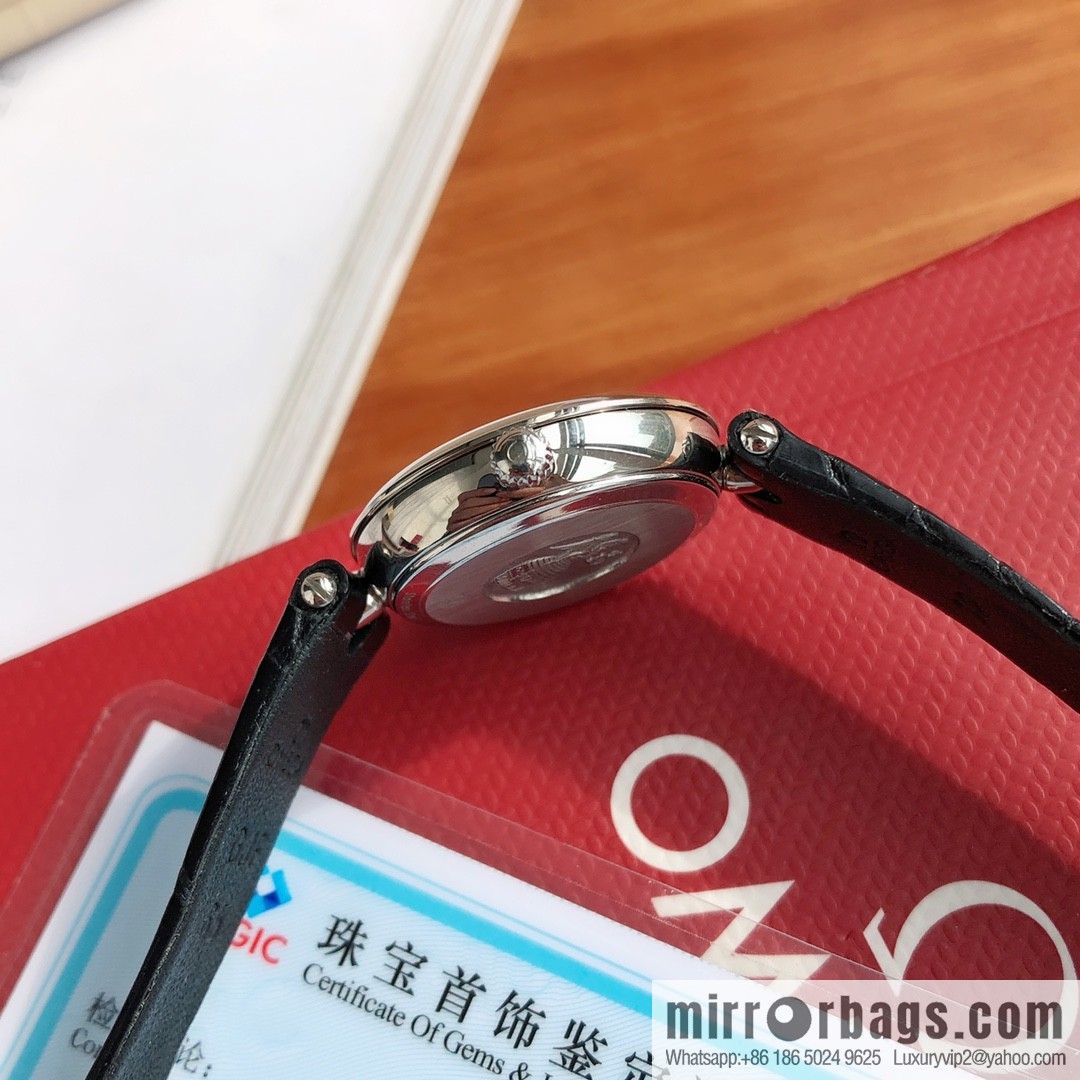 The Omega disc fly series belongs to the same Swiss quartz movement