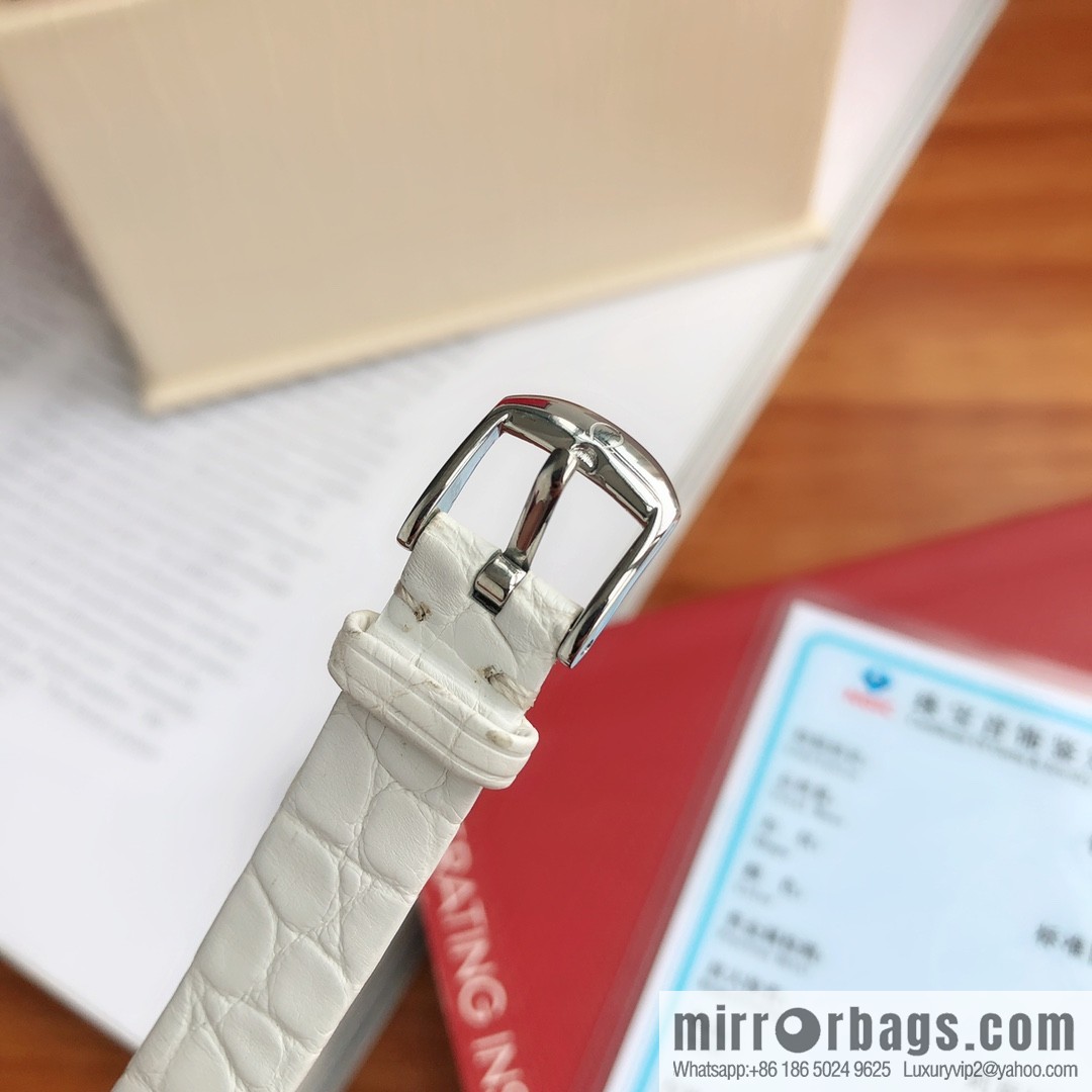 The Omega disc fly series belongs to the same Swiss quartz movement