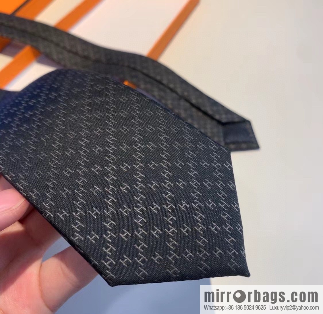 Hermes Men's Rhombus H Plaid 100% Top Twill Silk Tie