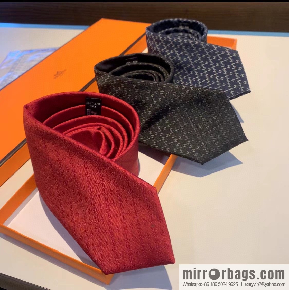Hermes Men's Rhombus H Plaid 100% Top Twill Silk Tie