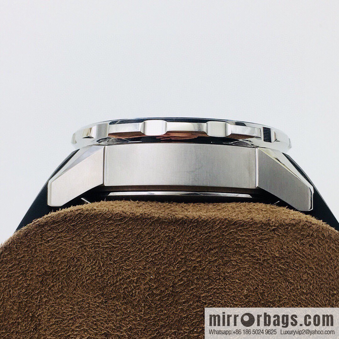 The IWC Ocean Chronograph series is a true diving and chronograph mechanical watch with the Asia-7750 movement