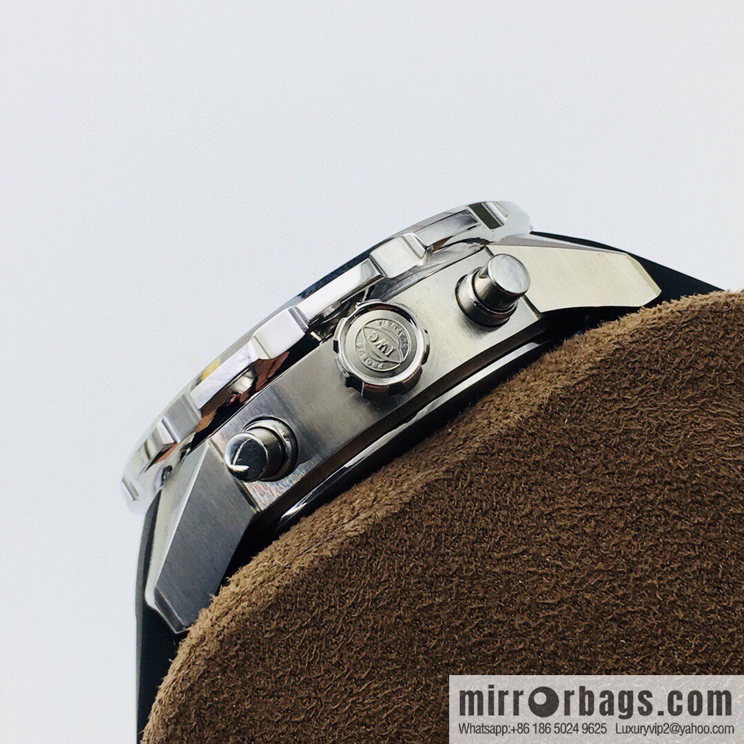 The IWC Ocean Chronograph series is a true diving and chronograph mechanical watch with the Asia-7750 movement