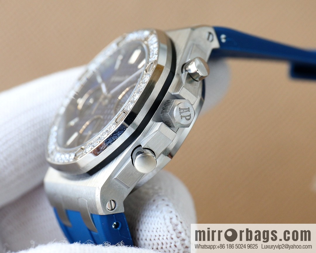 The new AP Audemars Piguet Royal Oak women's multi-function chronograph mechanical watch