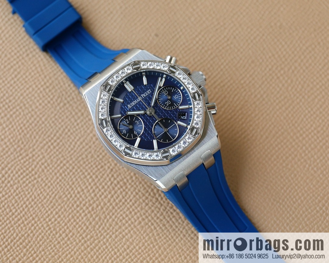 The new AP Audemars Piguet Royal Oak women's multi-function chronograph mechanical watch