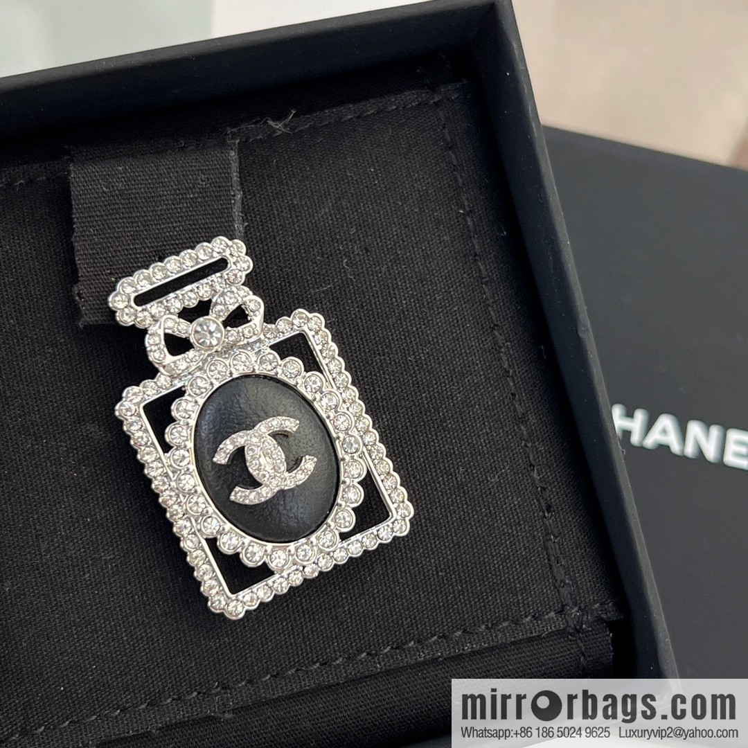 New ☑️ CHANEL Chanel double c full diamond perfume bottle brooch