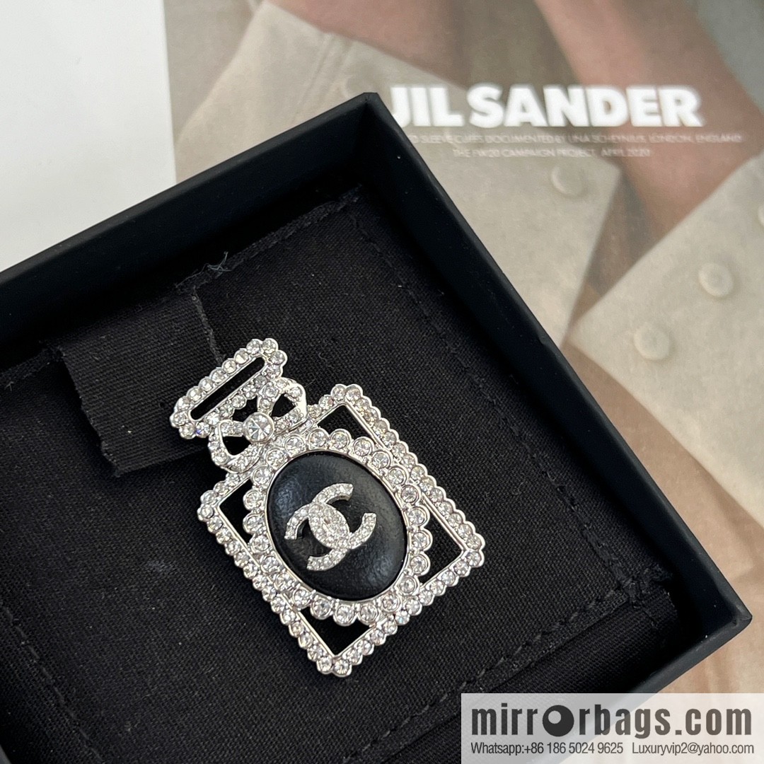 New ☑️ CHANEL Chanel double c full diamond perfume bottle brooch