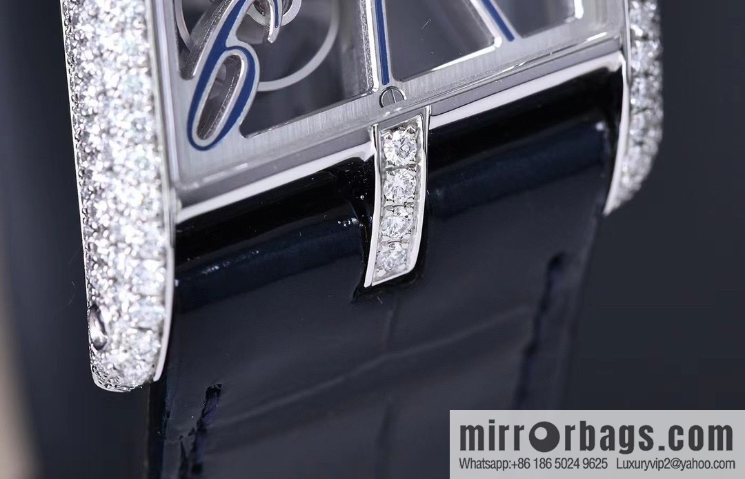 Cartier CARTIER tank hollow series HPI01370 X43 size 47 * 36 thick 7.82mm equipped with quartz movement watch imported from Switzerland