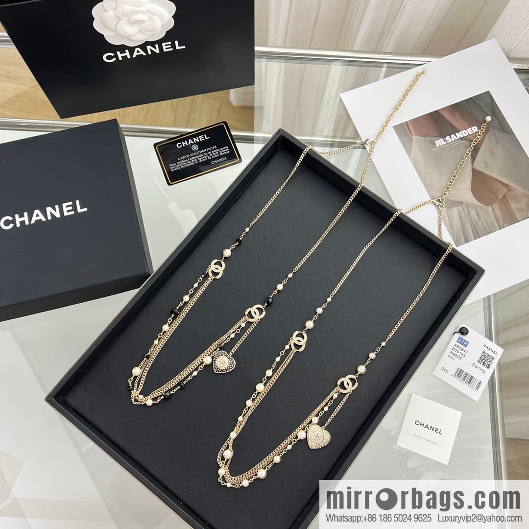 New ☑️ CHANEL Chanel double c peach heart black and white diamond sweater chain necklace