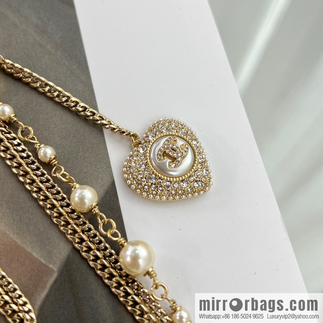 New ☑️ CHANEL Chanel double c peach heart black and white diamond sweater chain necklace