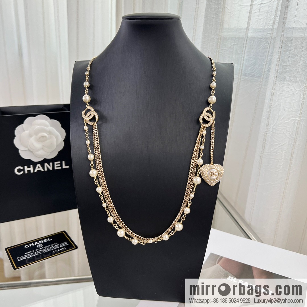 New ☑️ CHANEL Chanel double c peach heart black and white diamond sweater chain necklace