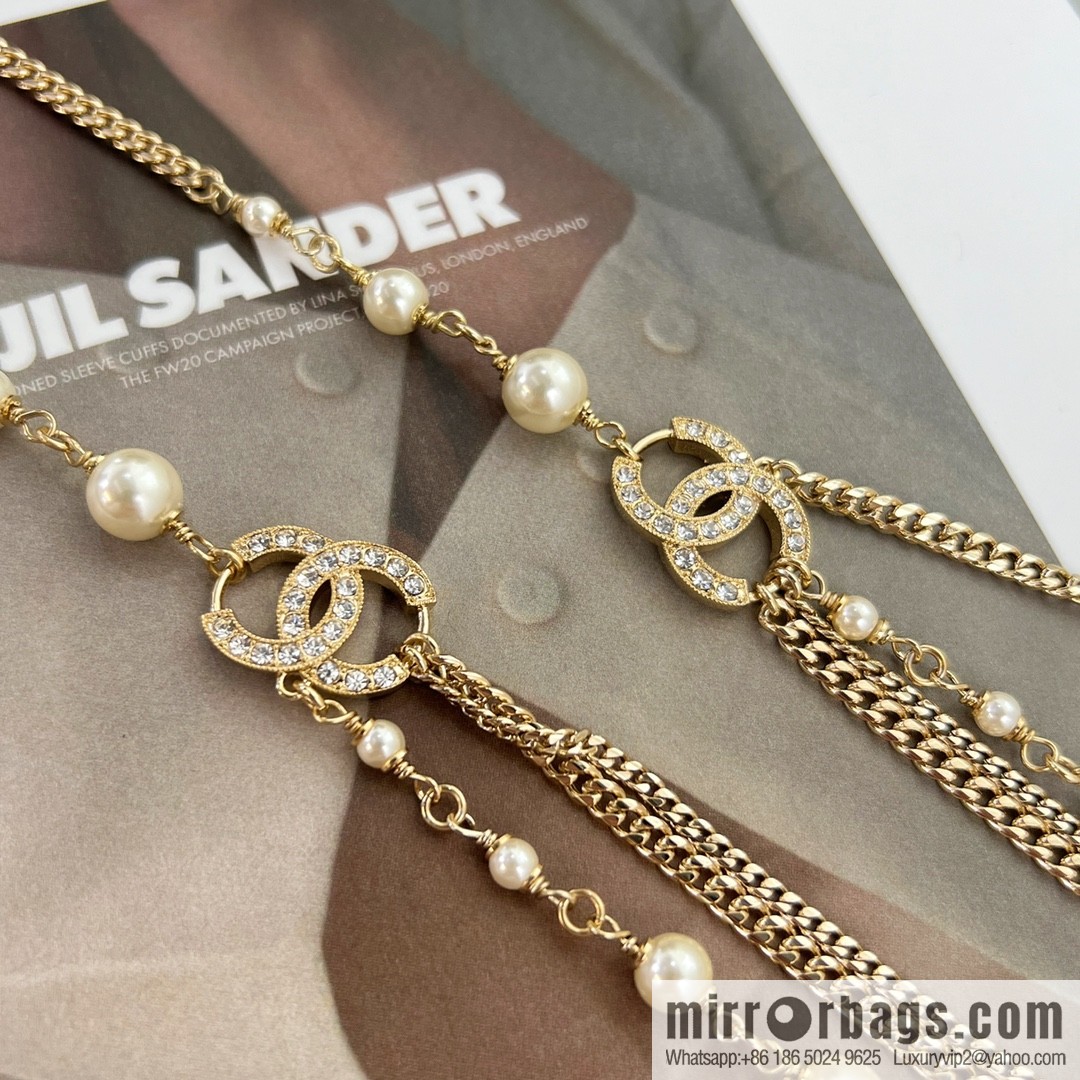 New ☑️ CHANEL Chanel double c peach heart black and white diamond sweater chain necklace