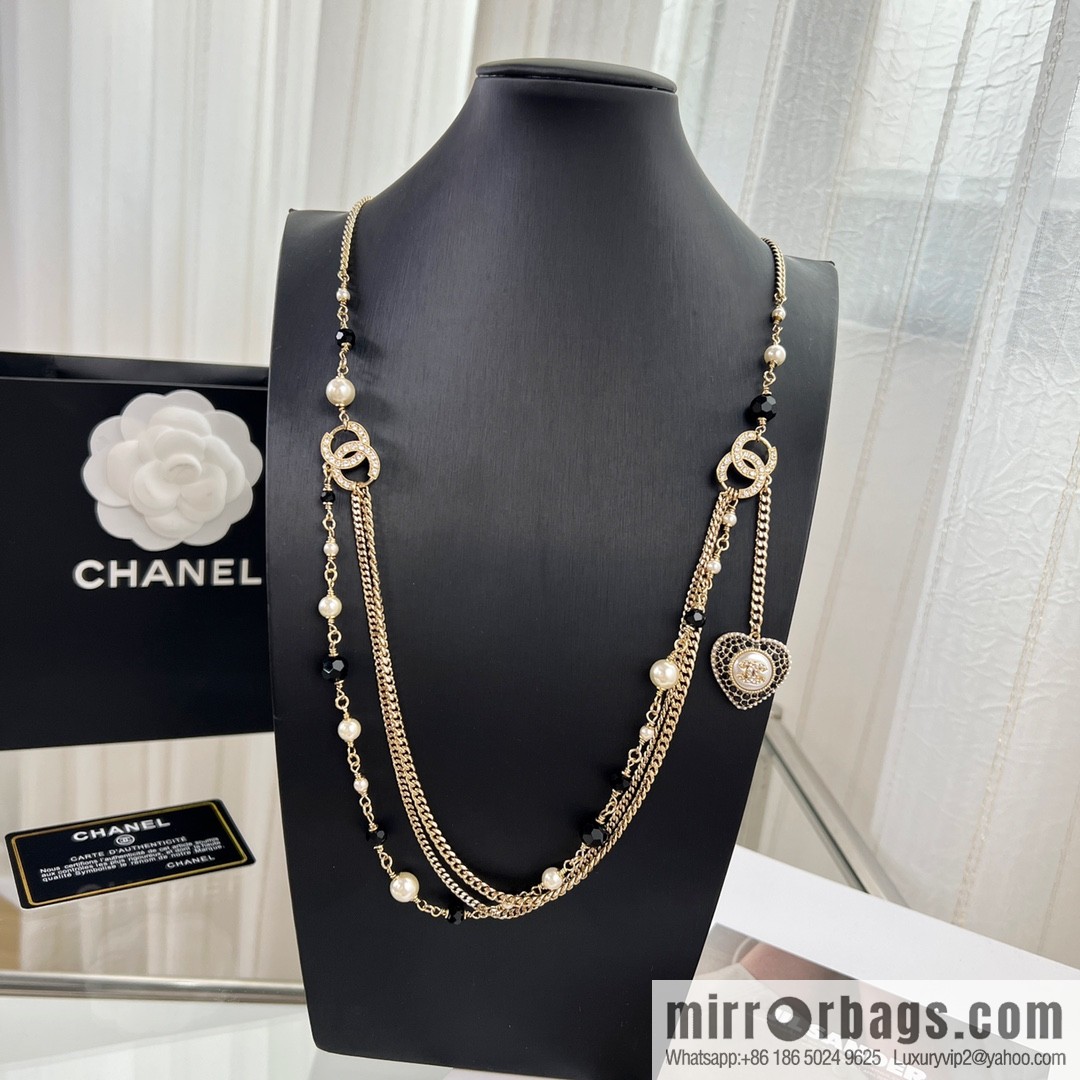 New ☑️ CHANEL Chanel double c peach heart black and white diamond sweater chain necklace