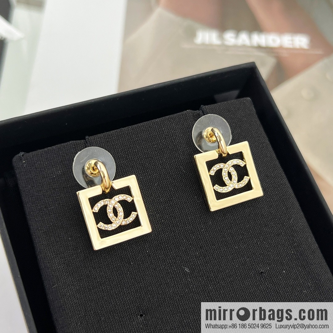 New ☑️ CHANEL Chanel double c square stud earrings