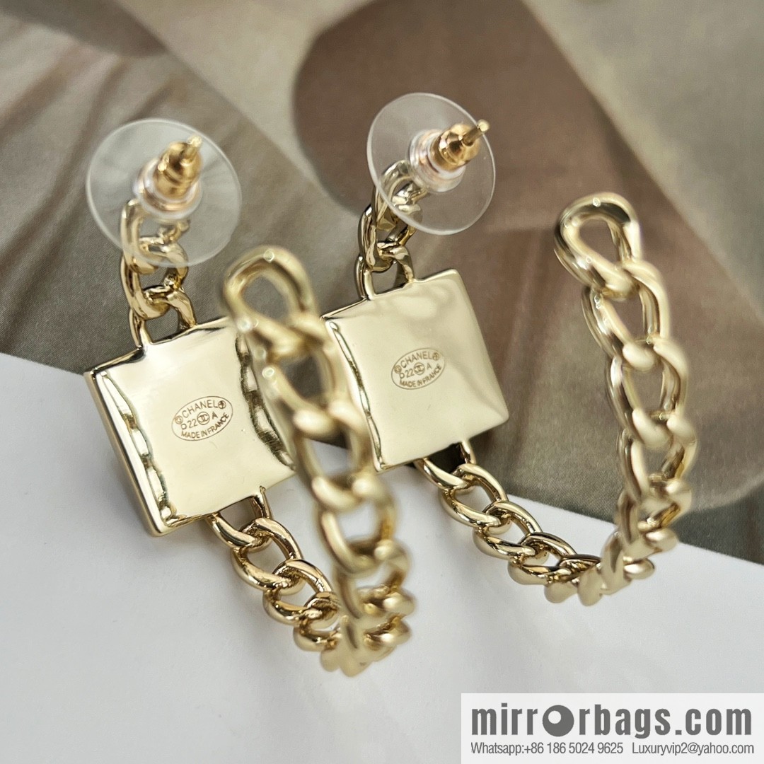 New ☑️ CHANEL Chanel double c square stud earrings