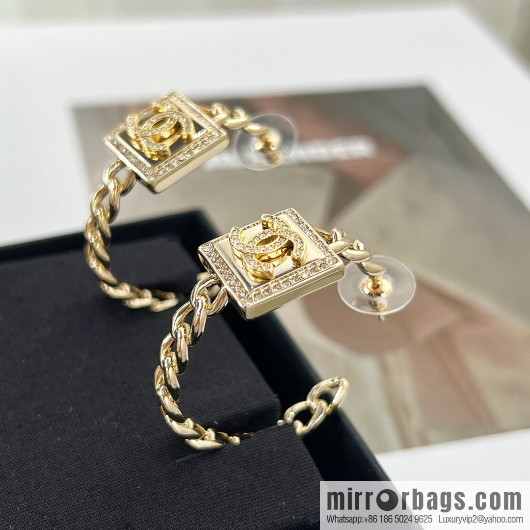 New ☑️ CHANEL Chanel double c square stud earrings