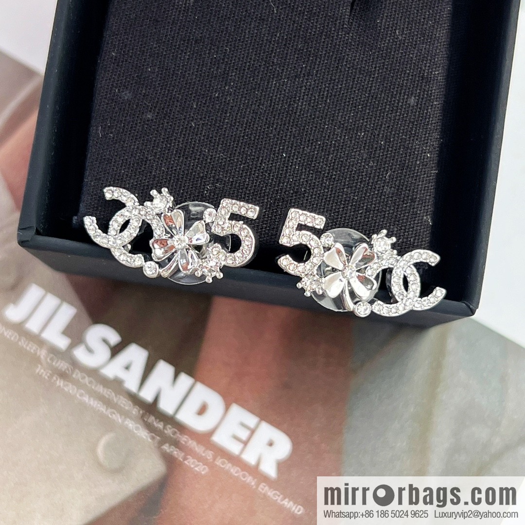New ☑️ CHANEL Chanel double c four-leaf clover 5-character stud earrings