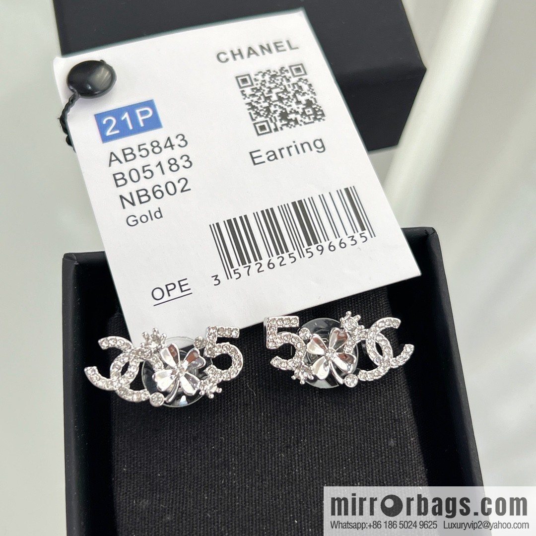 New ☑️ CHANEL Chanel double c four-leaf clover 5-character stud earrings