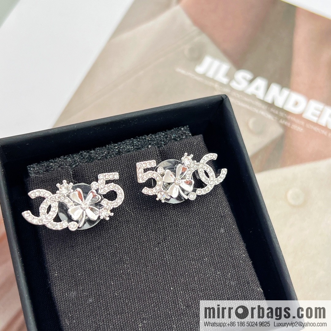 New ☑️ CHANEL Chanel double c four-leaf clover 5-character stud earrings