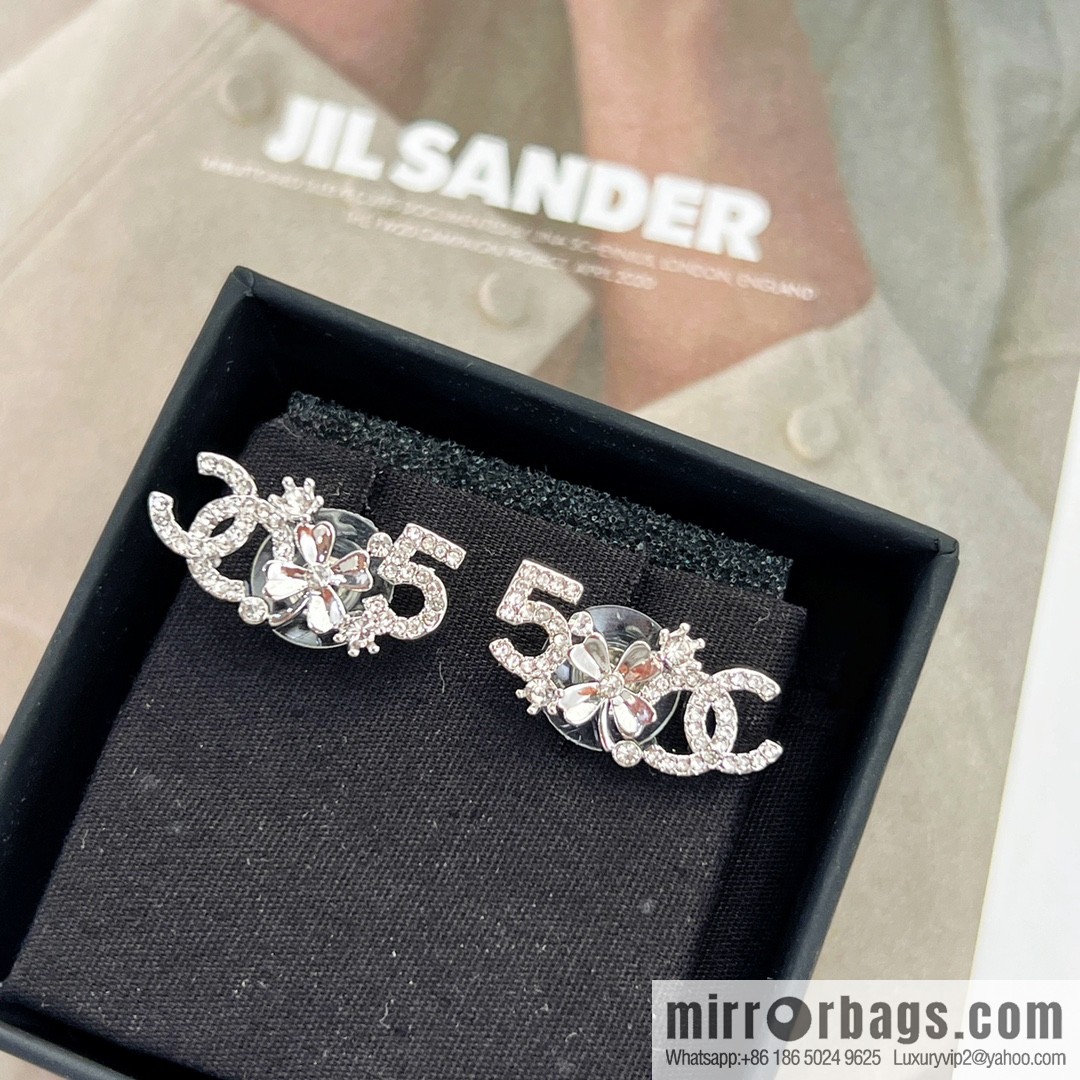 New ☑️ CHANEL Chanel double c four-leaf clover 5-character stud earrings