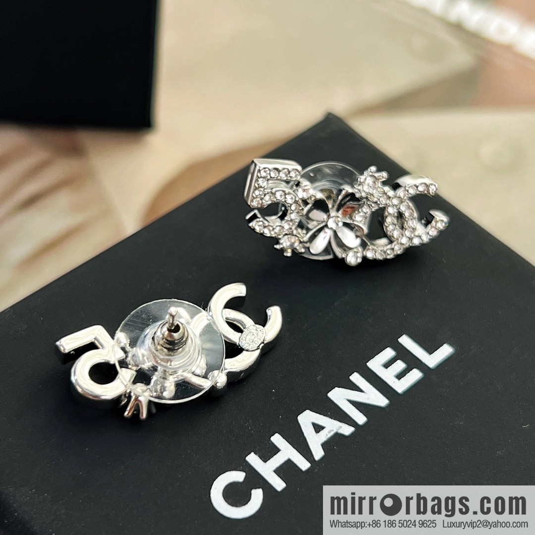 New ☑️ CHANEL Chanel double c four-leaf clover 5-character stud earrings