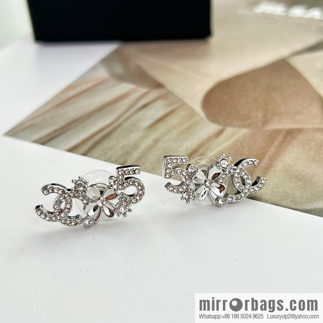 New ☑️ CHANEL Chanel double c four-leaf clover 5-character stud earrings