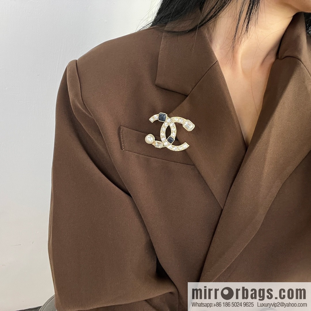 New ☑️ CHANEL Chanel double c square diamond pearl brooch