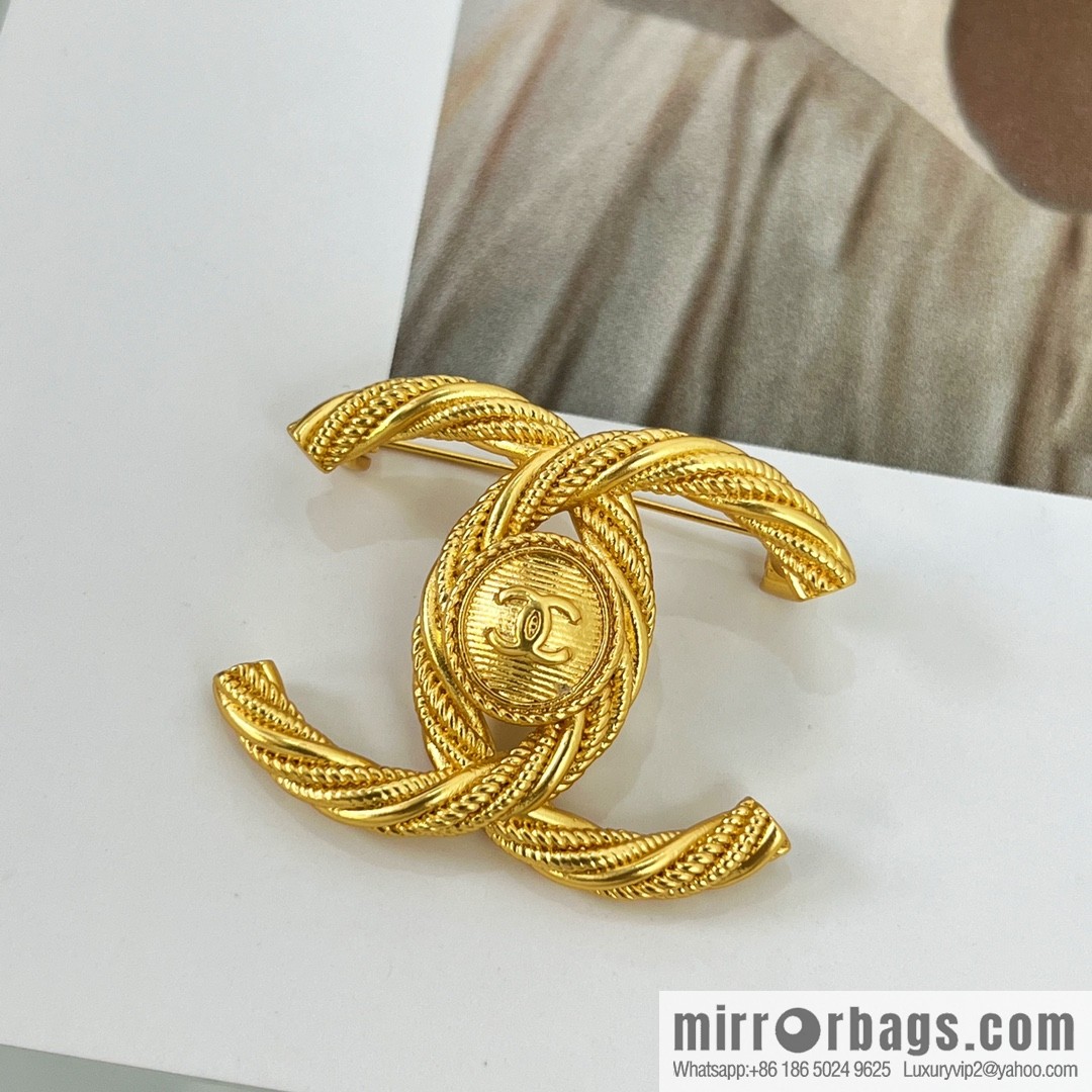 New ☑️ Chanel double c gold brooch