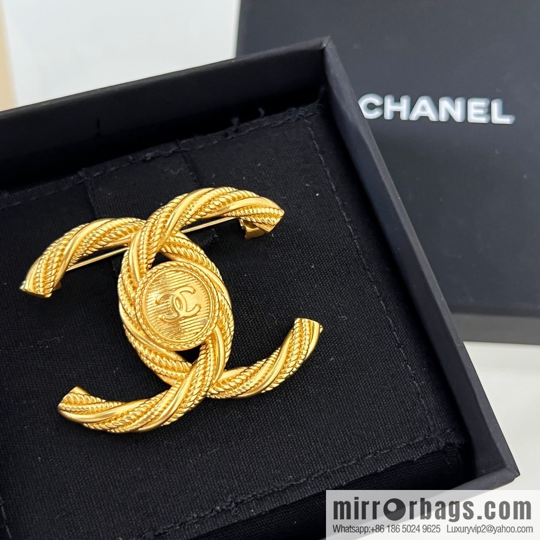 New ☑️ Chanel double c gold brooch