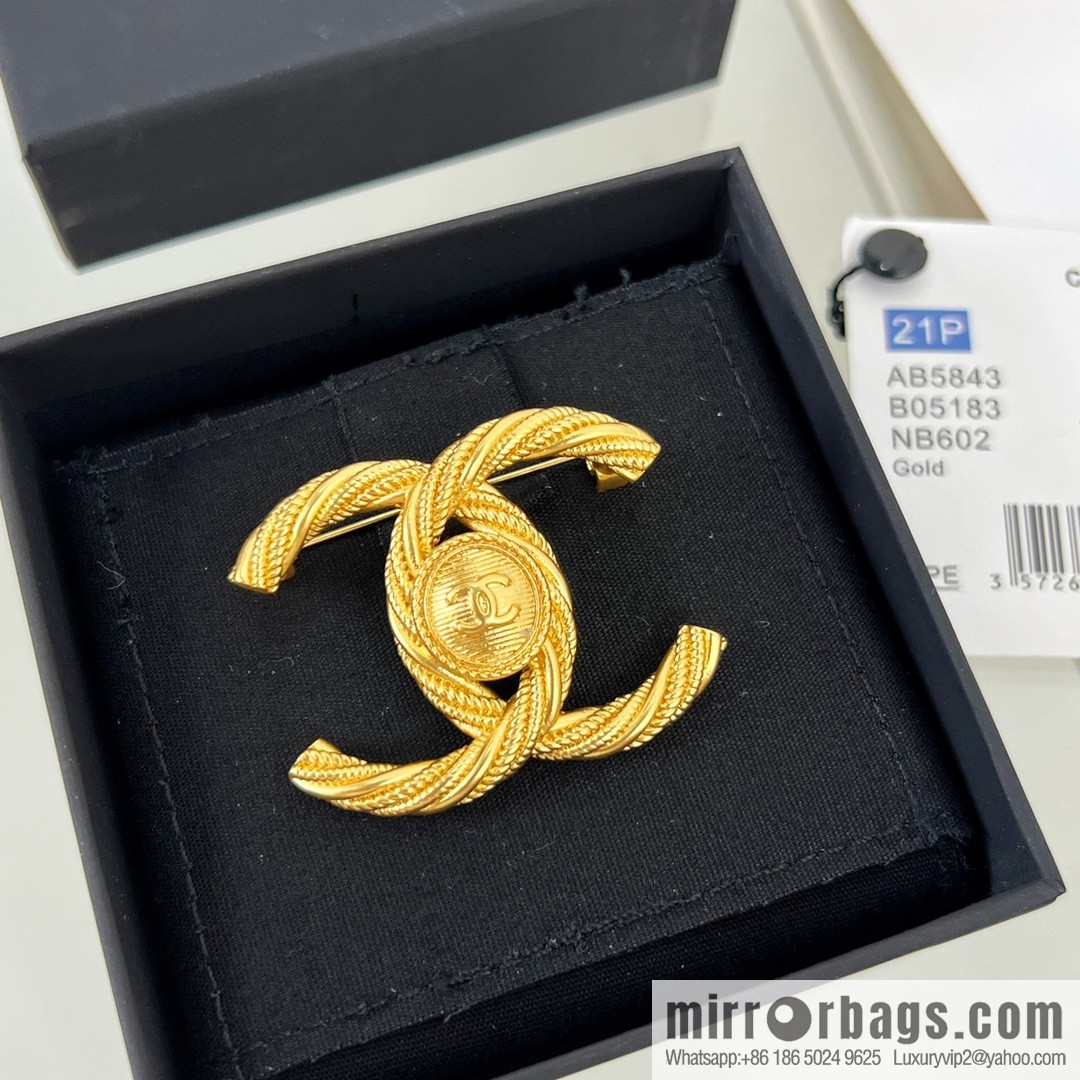 New ☑️ Chanel double c gold brooch