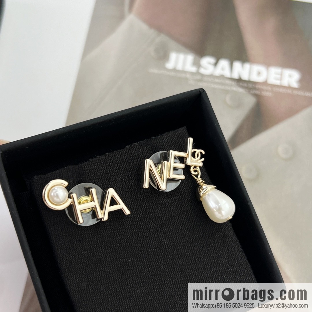 New ☑️ CHANEL Chanel double c asymmetric letter pearl stud earrings