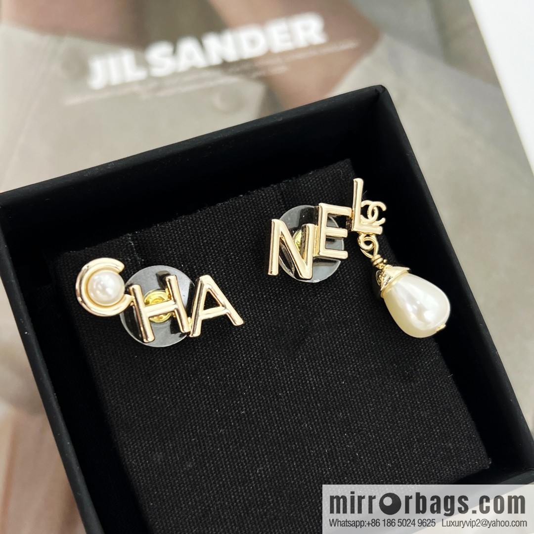 New ☑️ CHANEL Chanel double c asymmetric letter pearl stud earrings
