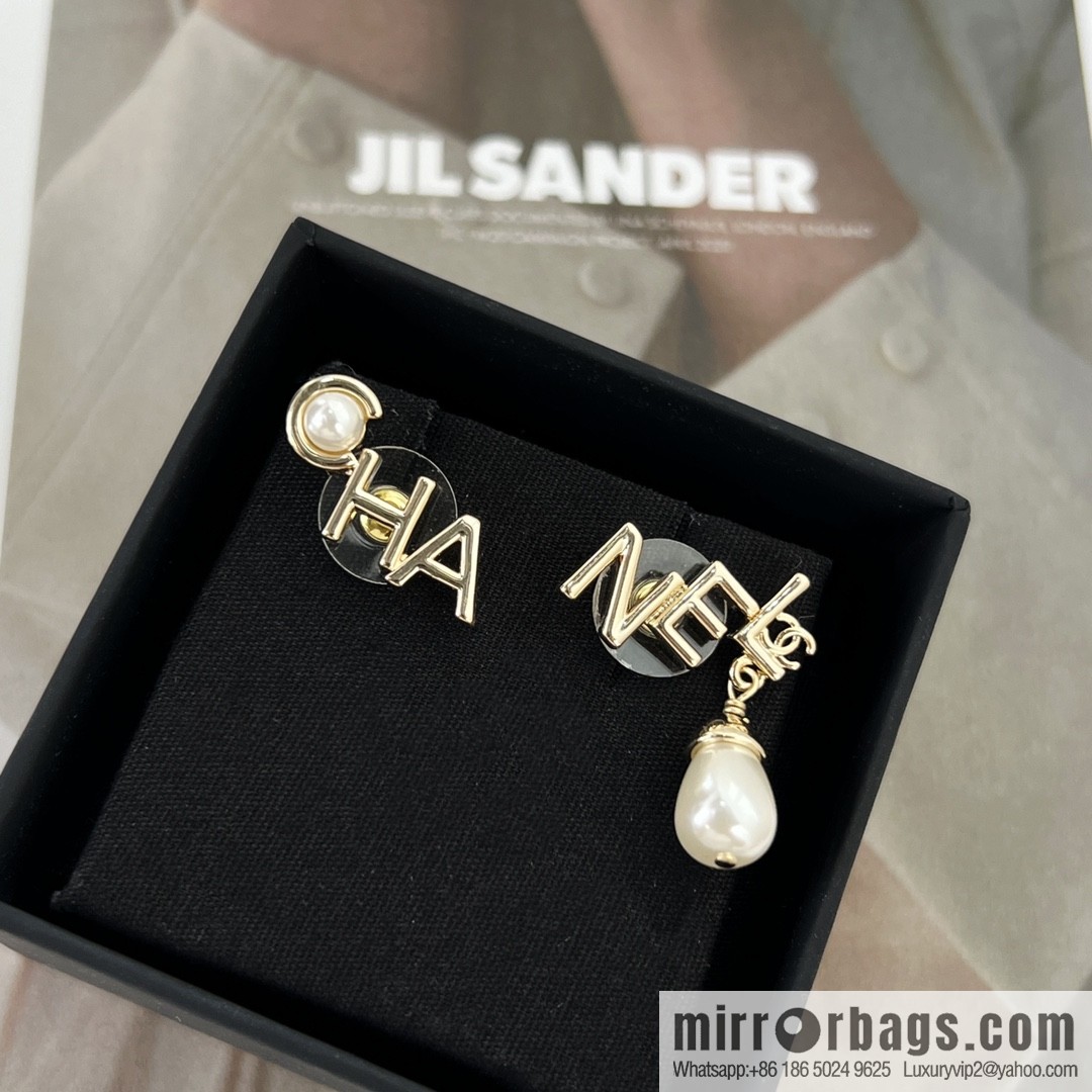 New ☑️ CHANEL Chanel double c asymmetric letter pearl stud earrings