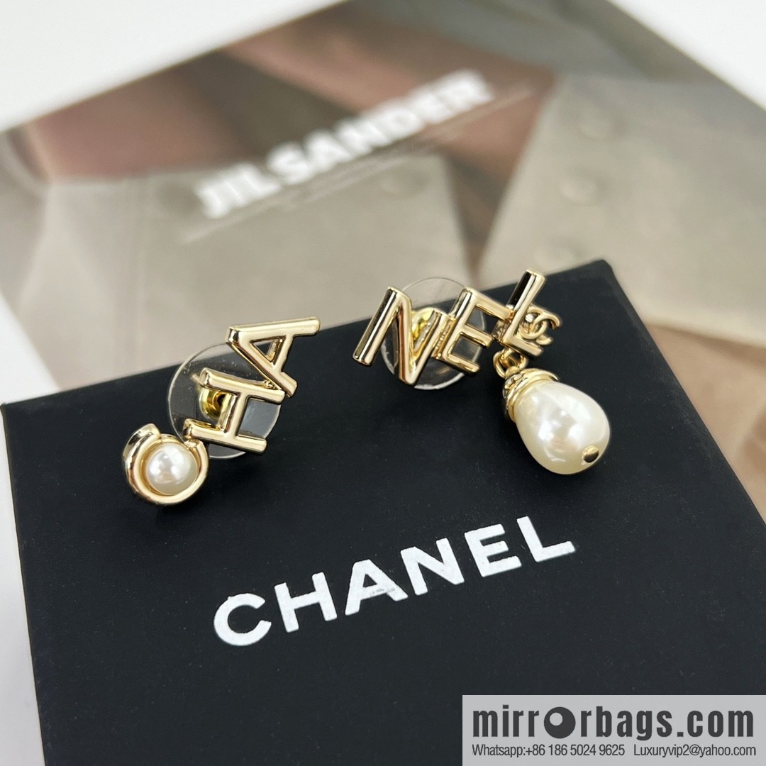 New ☑️ CHANEL Chanel double c asymmetric letter pearl stud earrings