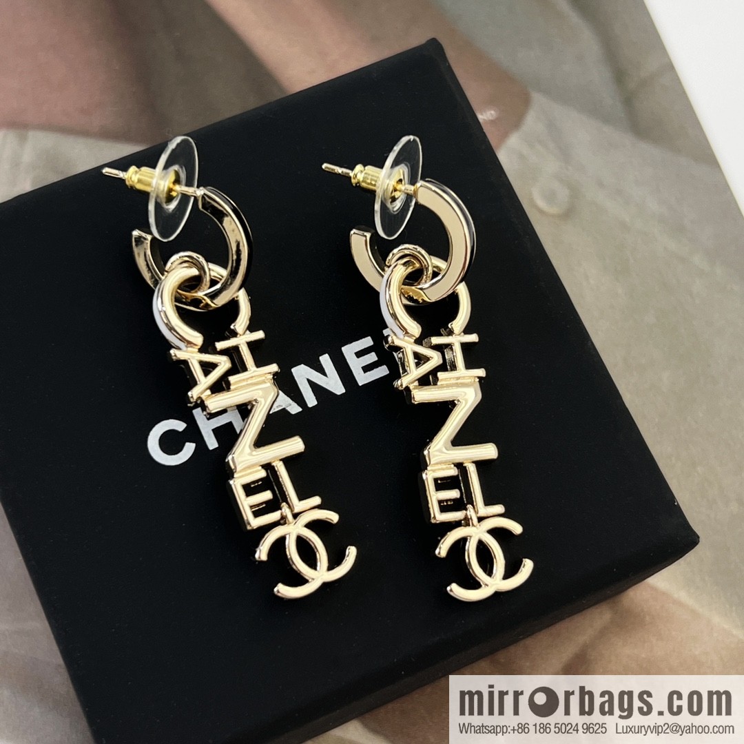 New ☑️ CHANEL Chanel gold double c letter stud earrings