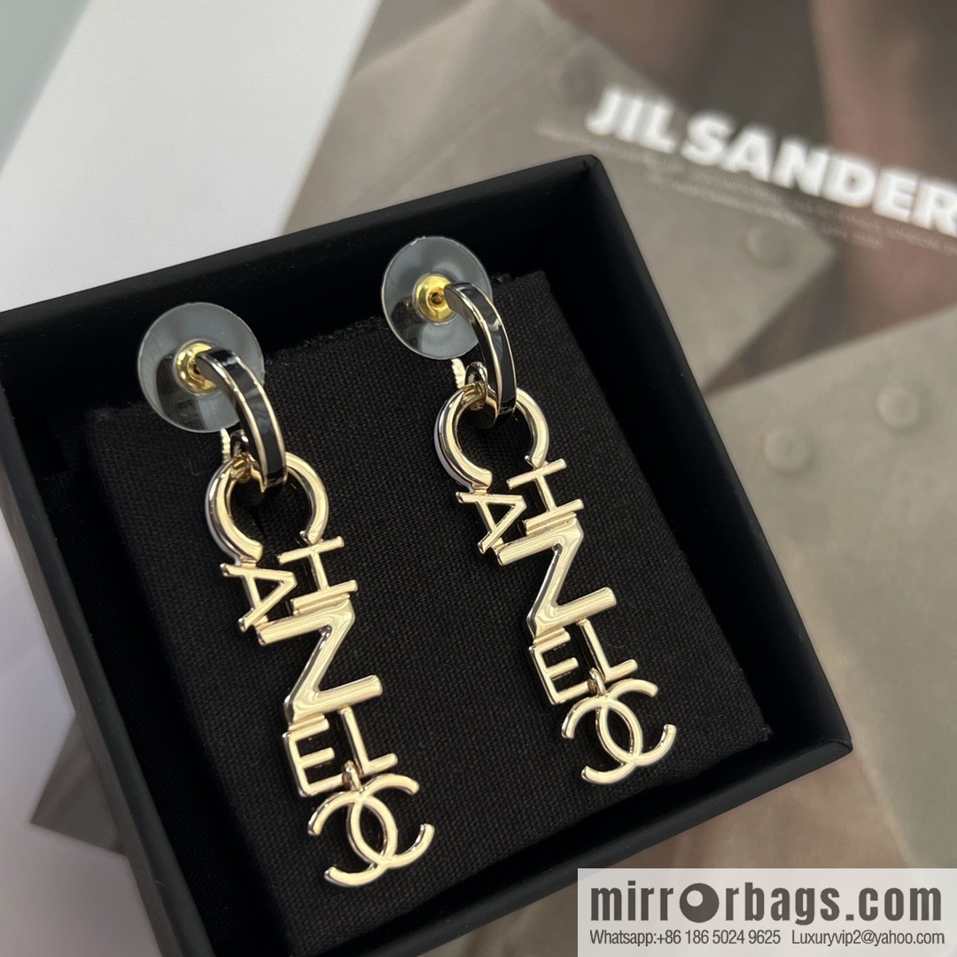 New ☑️ CHANEL Chanel gold double c letter stud earrings