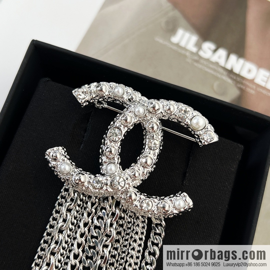 New ☑️ Chanel double c fringed brooch