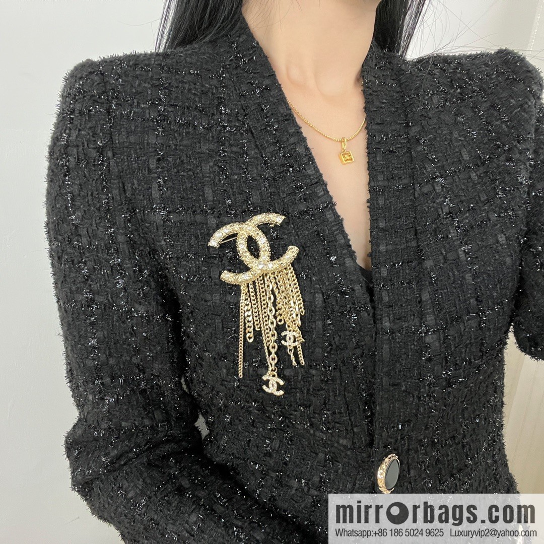 New ☑️ Chanel double c fringed brooch