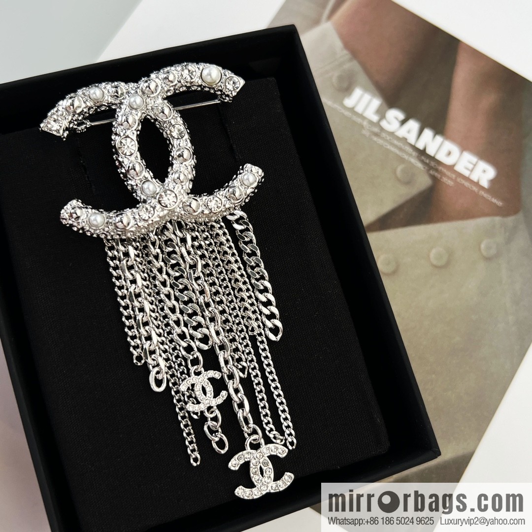 New ☑️ Chanel double c fringed brooch