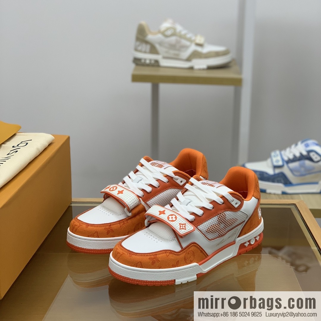 LV/Louis Vuitton men's sports running shoes made of calfskin
