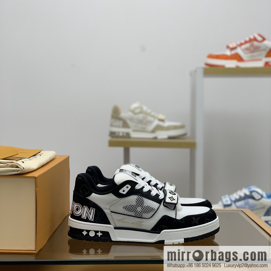 LV/Louis Vuitton men's sports running shoes made of calfskin