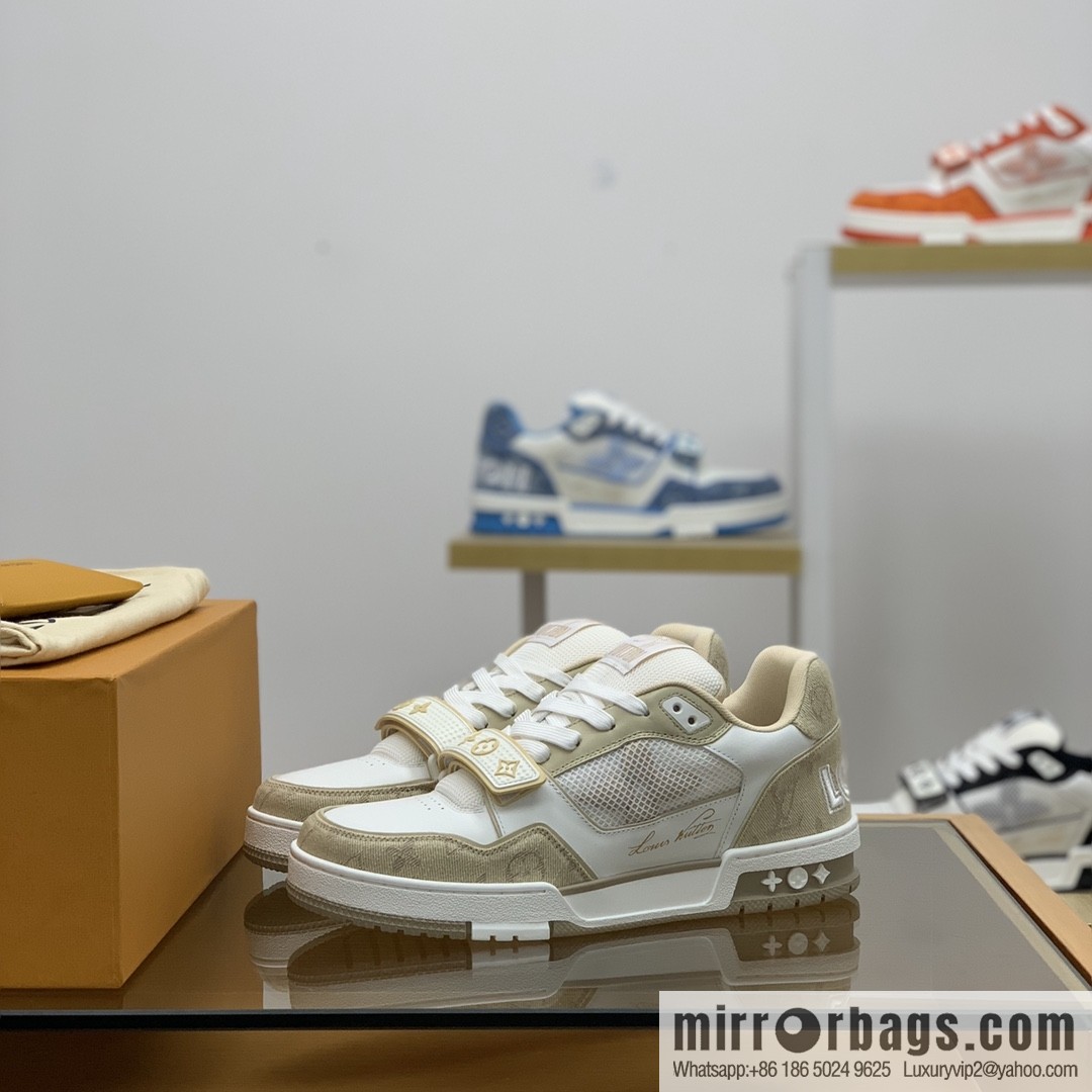 LV/Louis Vuitton men's sports running shoes made of calfskin
