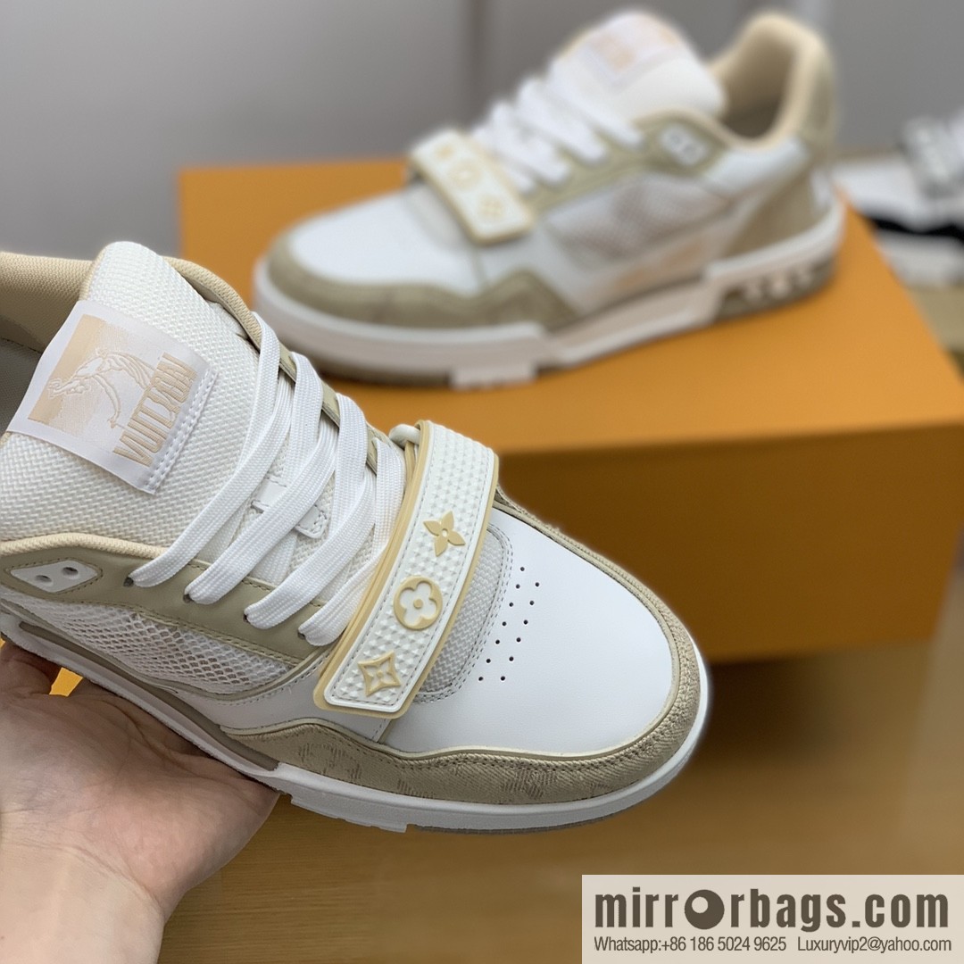 LV/Louis Vuitton men's sports running shoes made of calfskin