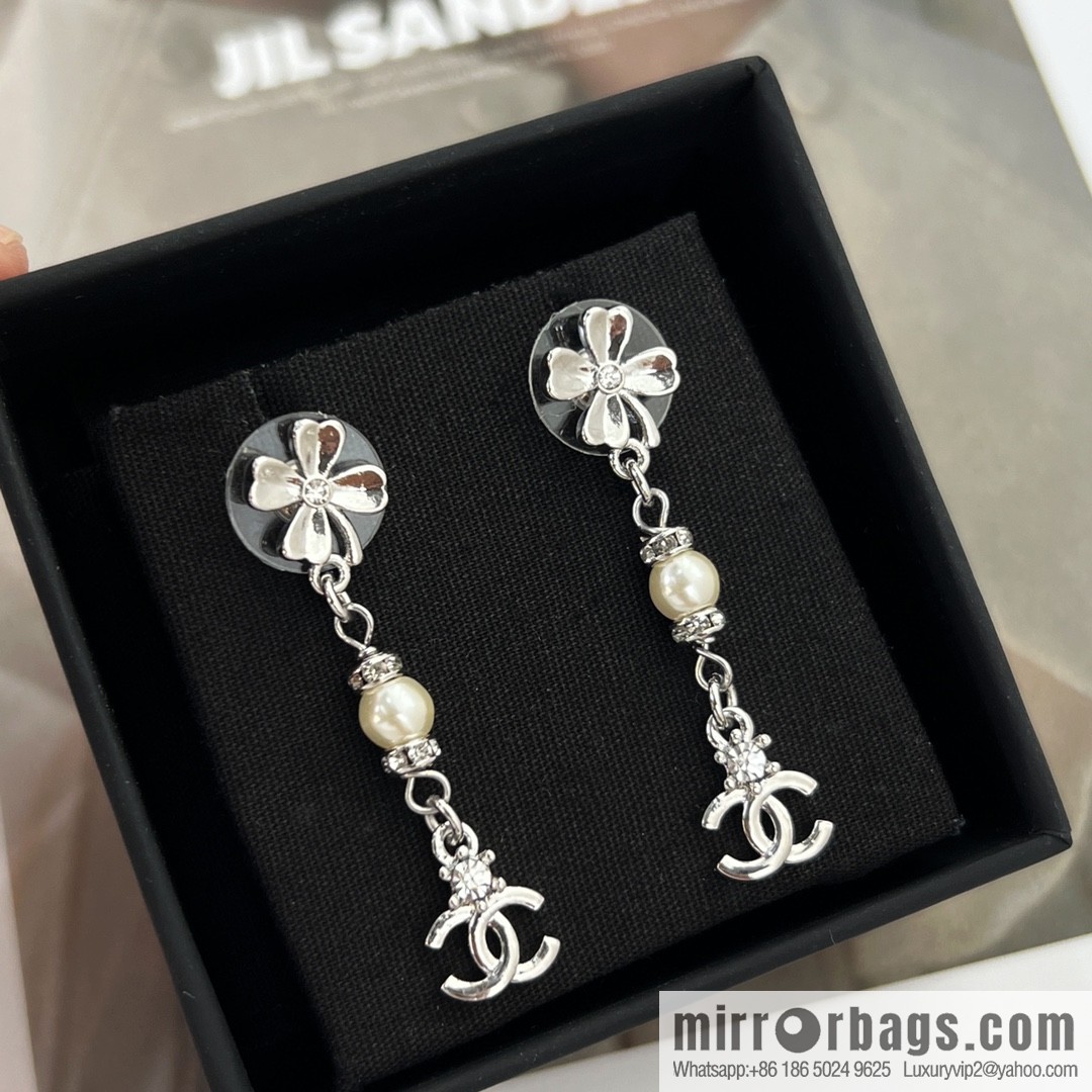 New ☑️ CHANEL Chanel c3 double c four-leaf clover pearl stud earrings