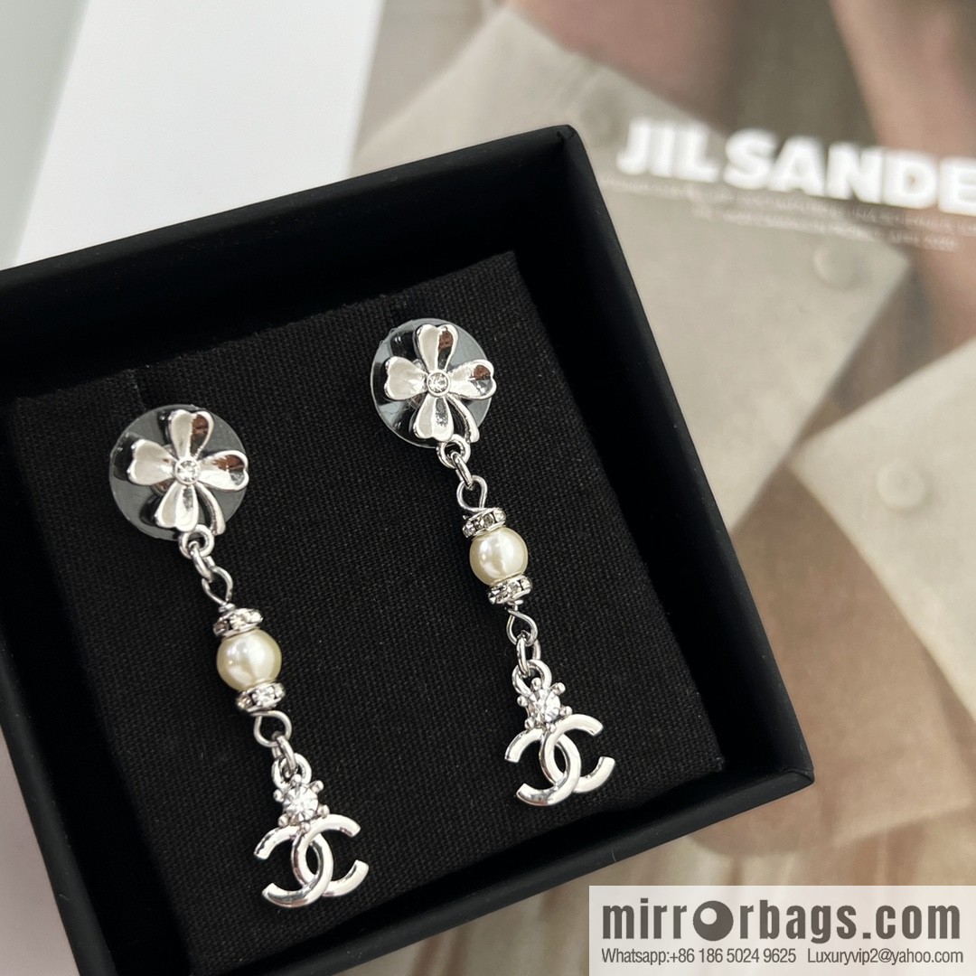 New ☑️ CHANEL Chanel c3 double c four-leaf clover pearl stud earrings