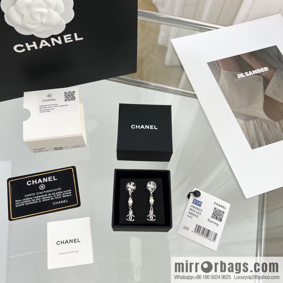 New ☑️ CHANEL Chanel c3 double c four-leaf clover pearl stud earrings