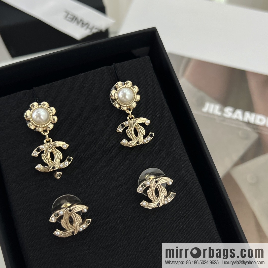 New ☑️ CHANEL Chanel double c stud earrings
