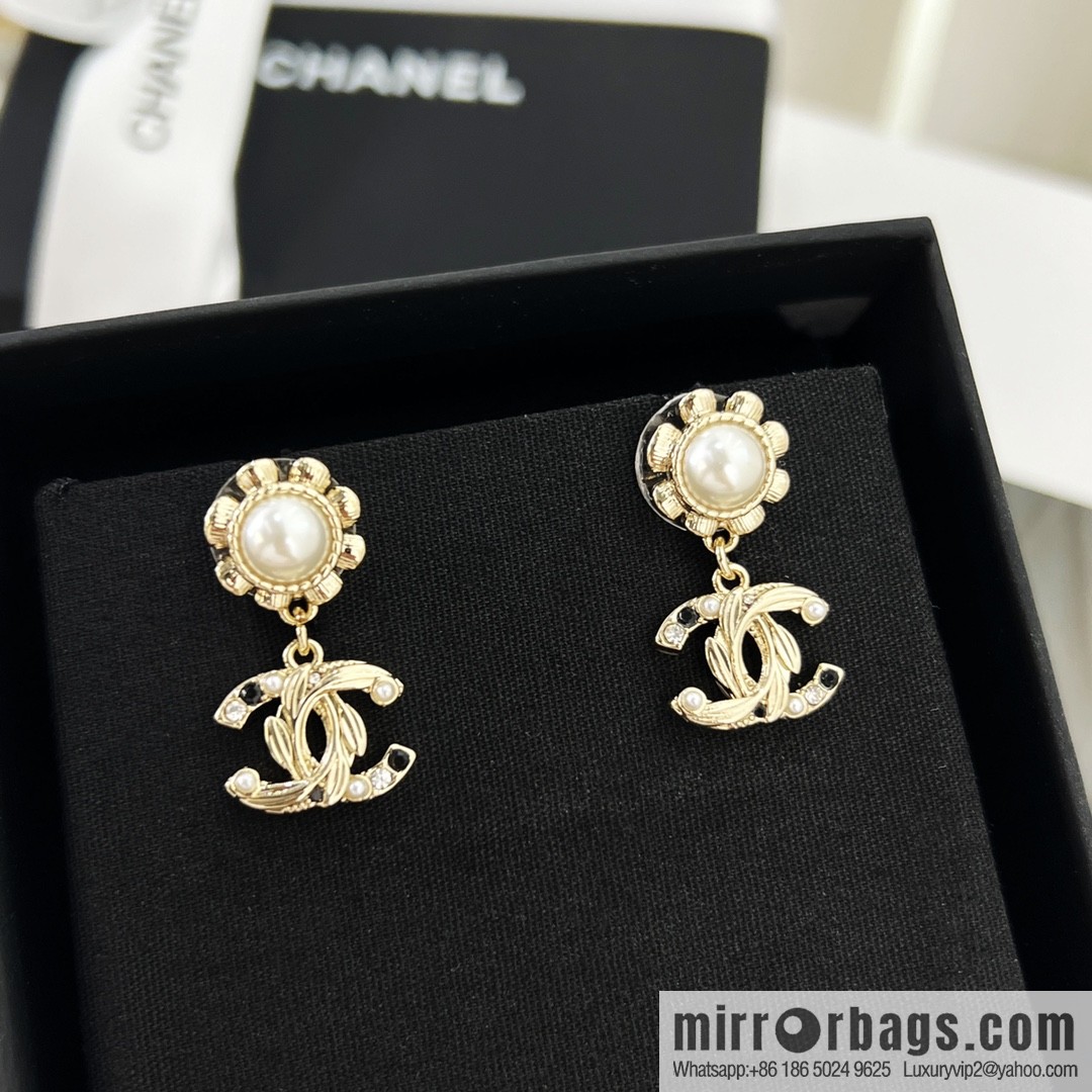 New ☑️ CHANEL Chanel double c stud earrings