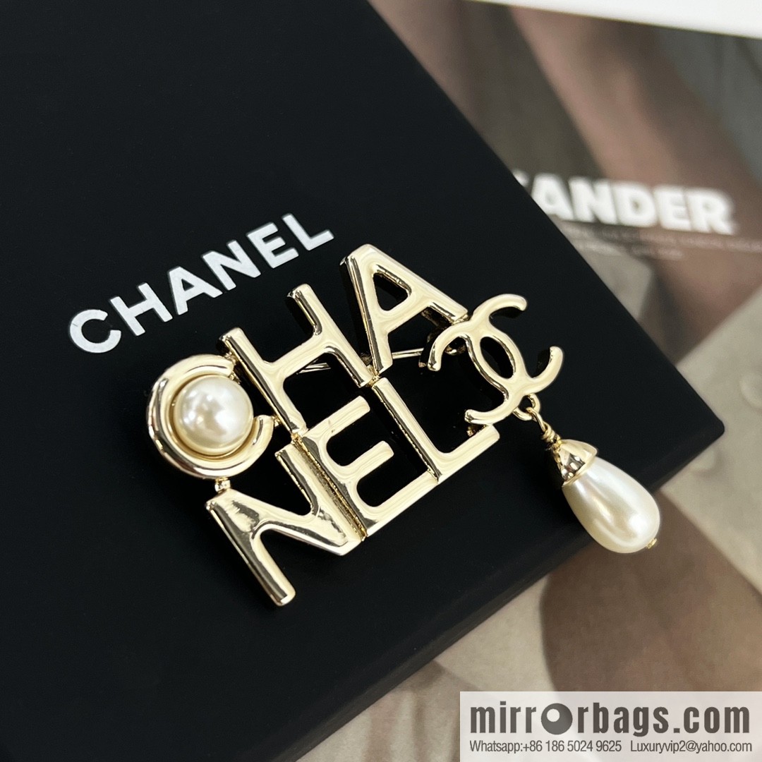 New ☑️ CHANEL Chanel double c gold letter pearl brooch