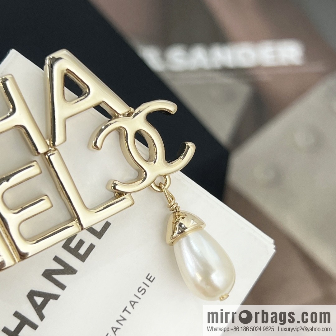 New ☑️ CHANEL Chanel double c gold letter pearl brooch
