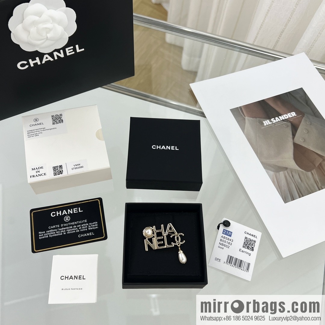 New ☑️ CHANEL Chanel double c gold letter pearl brooch